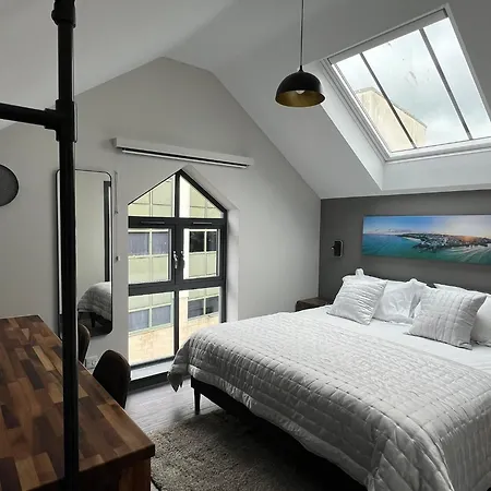Uno In The City - Luxury Serviced Accommodation Truro Exterior photo