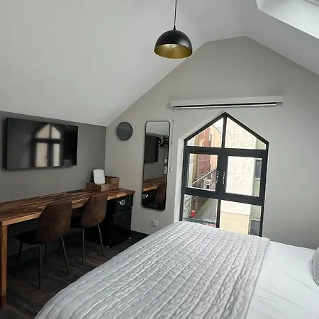 Uno In The City - Luxury Serviced Accommodation Truro Exterior photo
