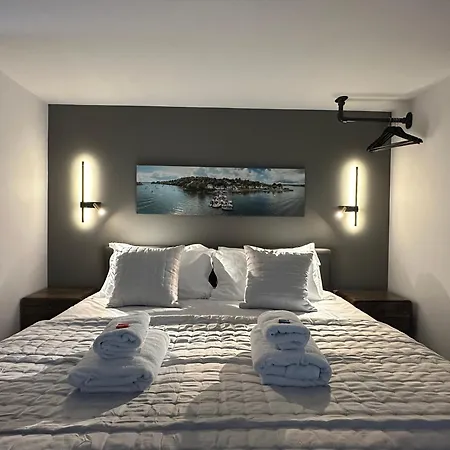 Uno In The City - Luxury Serviced Accommodation Truro Exterior photo