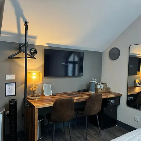 Uno In The City - Luxury Serviced Accommodation Truro Exterior photo