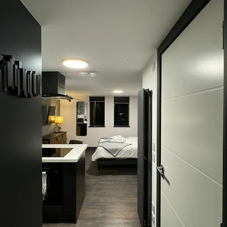 Uno In The City - Luxury Serviced Accommodation Truro Exterior photo