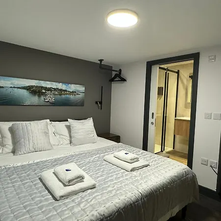 Uno In The City - Luxury Serviced Accommodation Truro Exterior photo