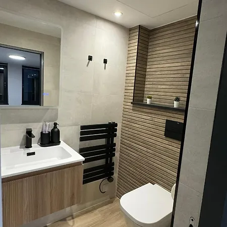 Uno In The City - Luxury Serviced Accommodation Truro Exterior photo