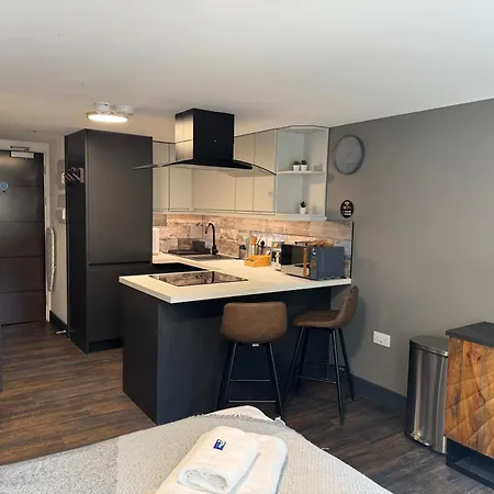 Uno In The City - Luxury Serviced Accommodation Truro Exterior photo