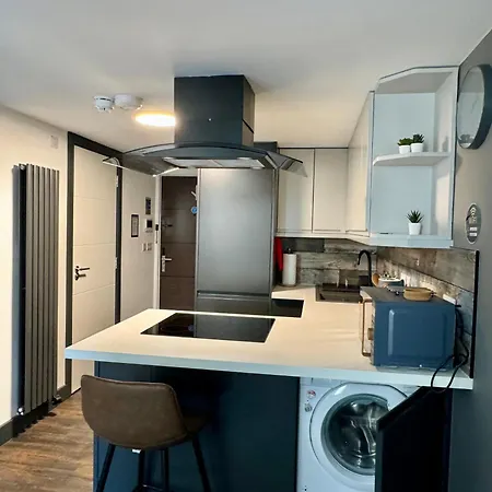 Uno In The City - Luxury Serviced Accommodation Truro Exterior photo